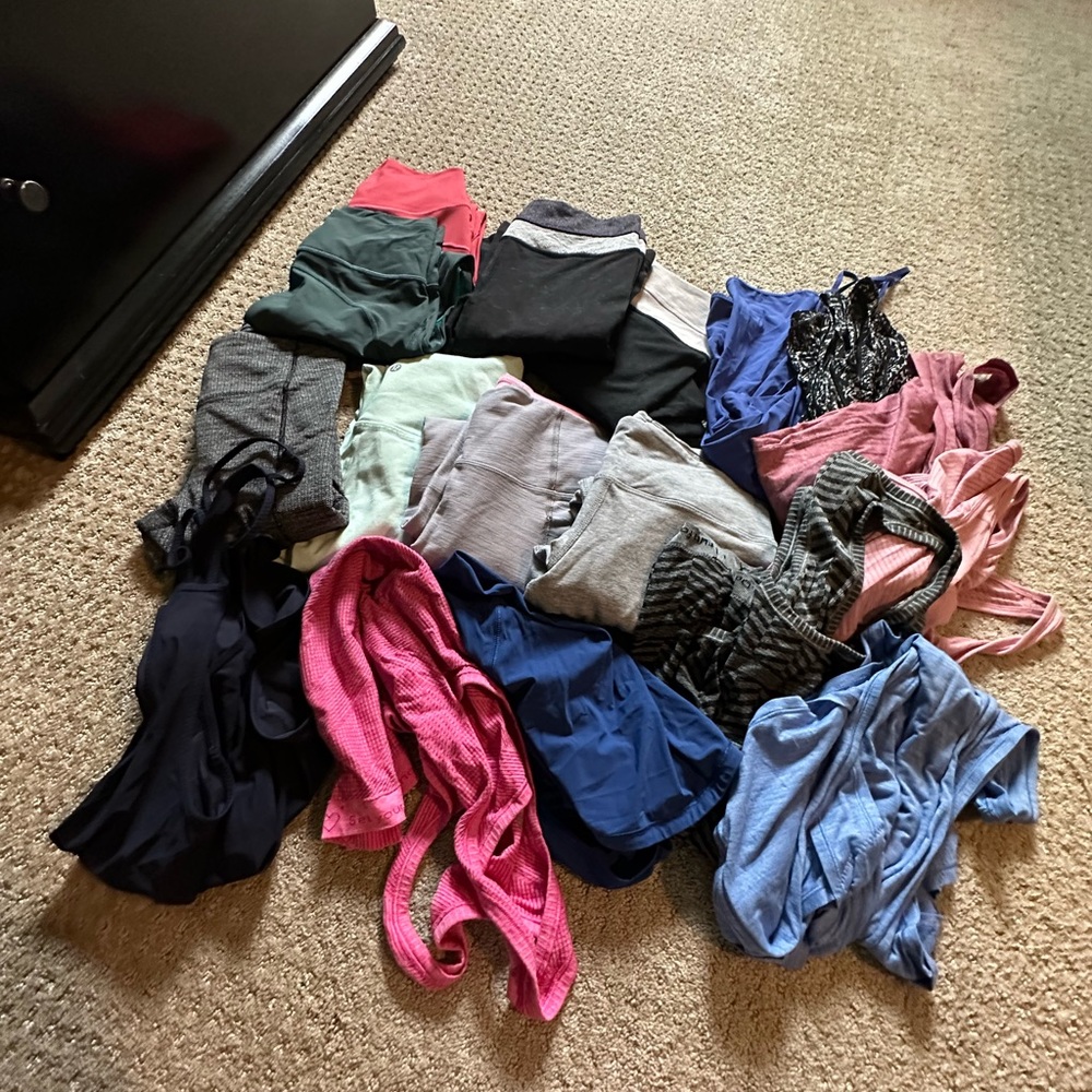 Huge lot of Lululemon sizes 4 and a couple size 2s